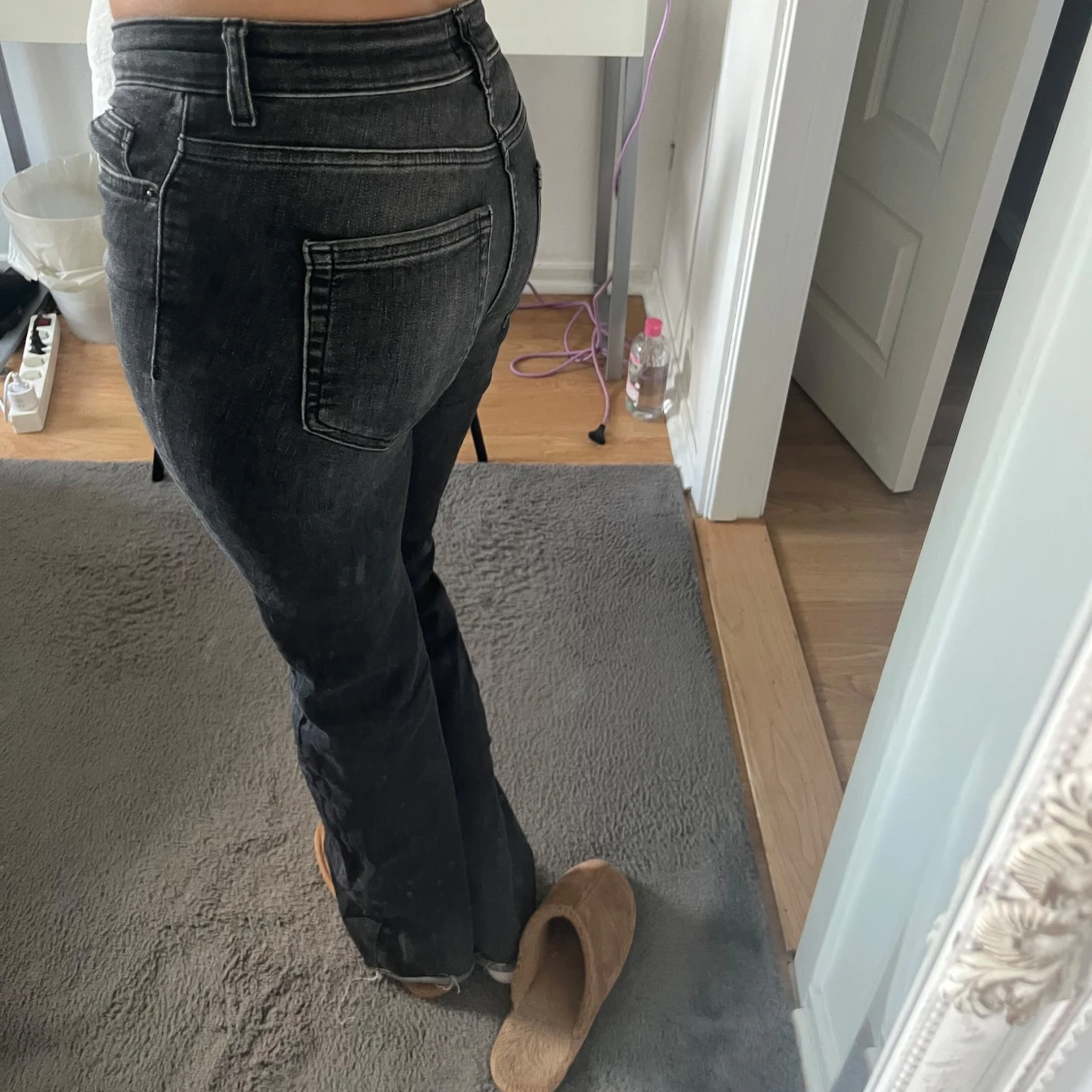 svart/grå bootcut jeans med slits, midwaist - 1