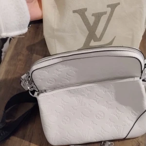 Vit väska  - Helt ny  