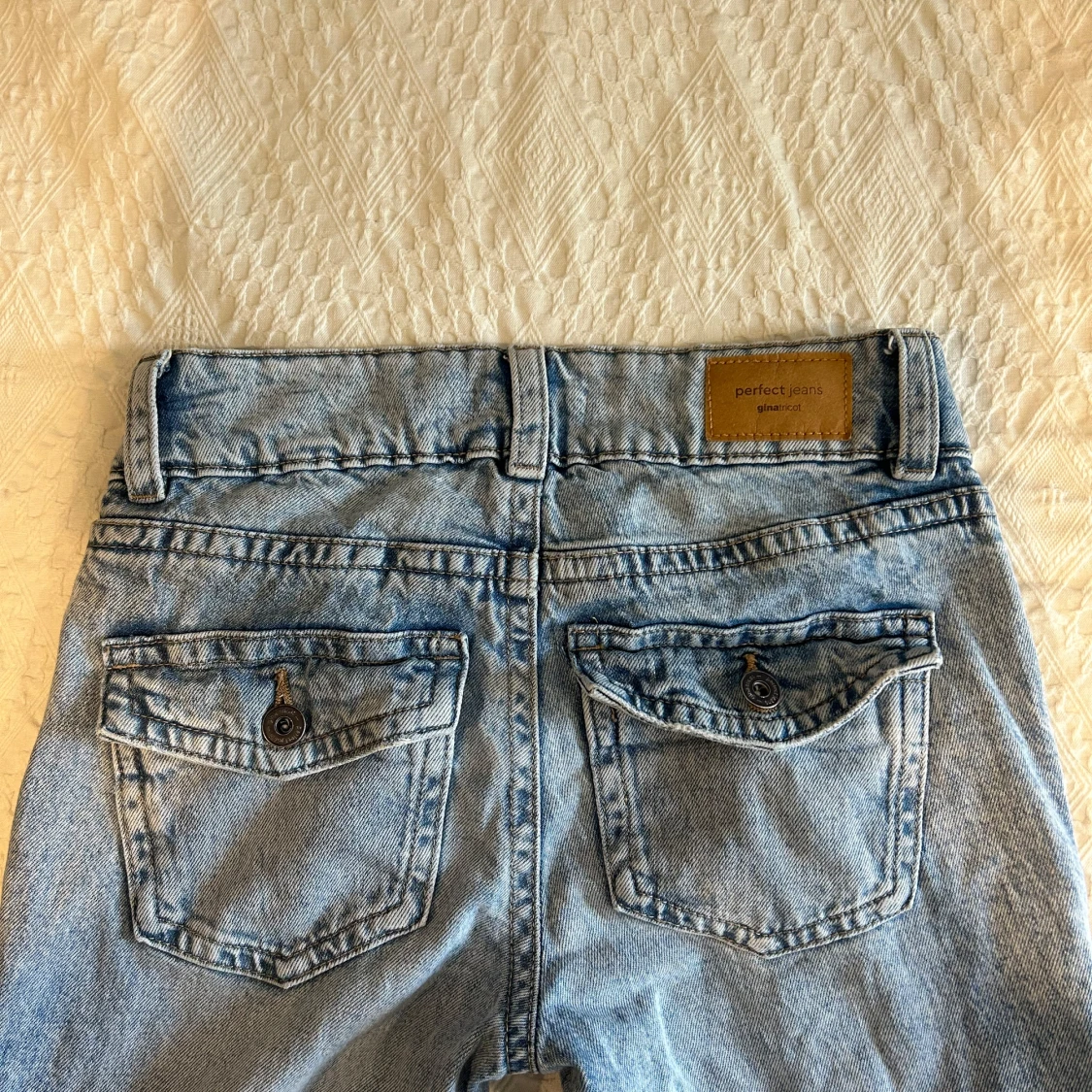 Perfekt lågmidjade bootcut jeans från Gina Tricot  - 2