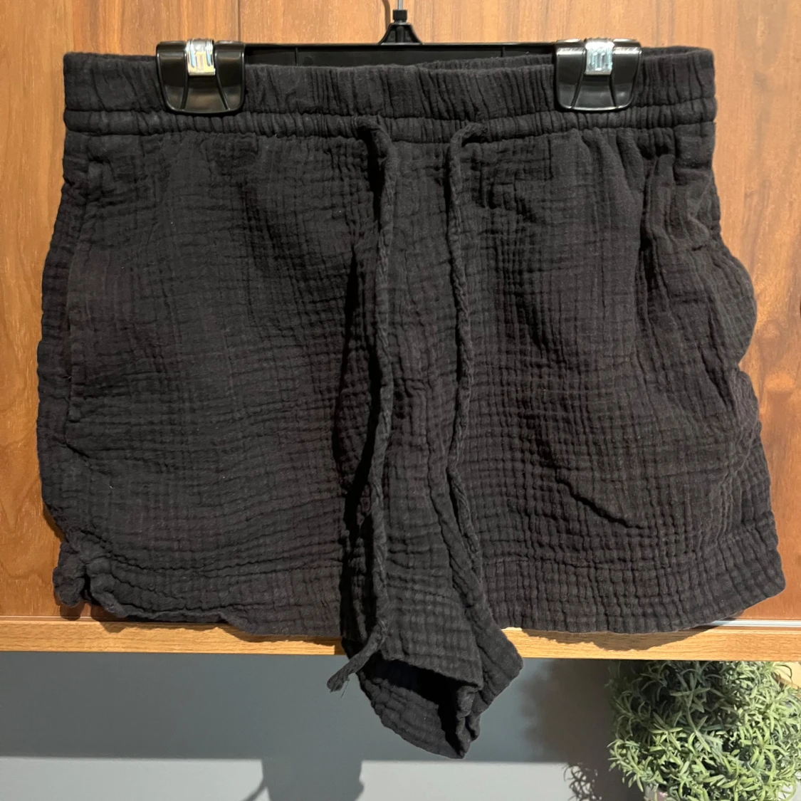 Svarta bomullsshorts med snörning - 1
