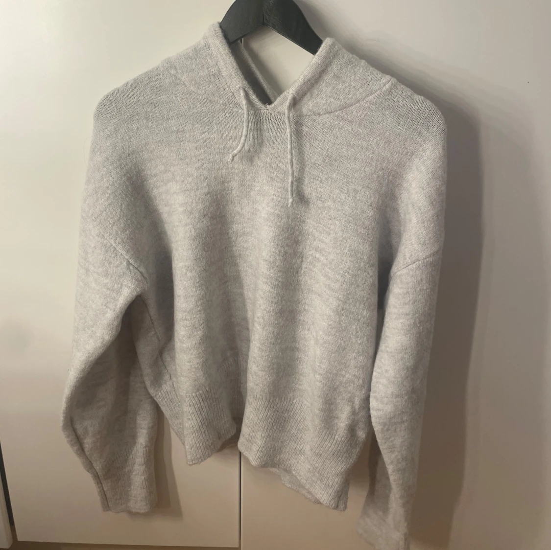 stickad tröja med luva❣️ - 2