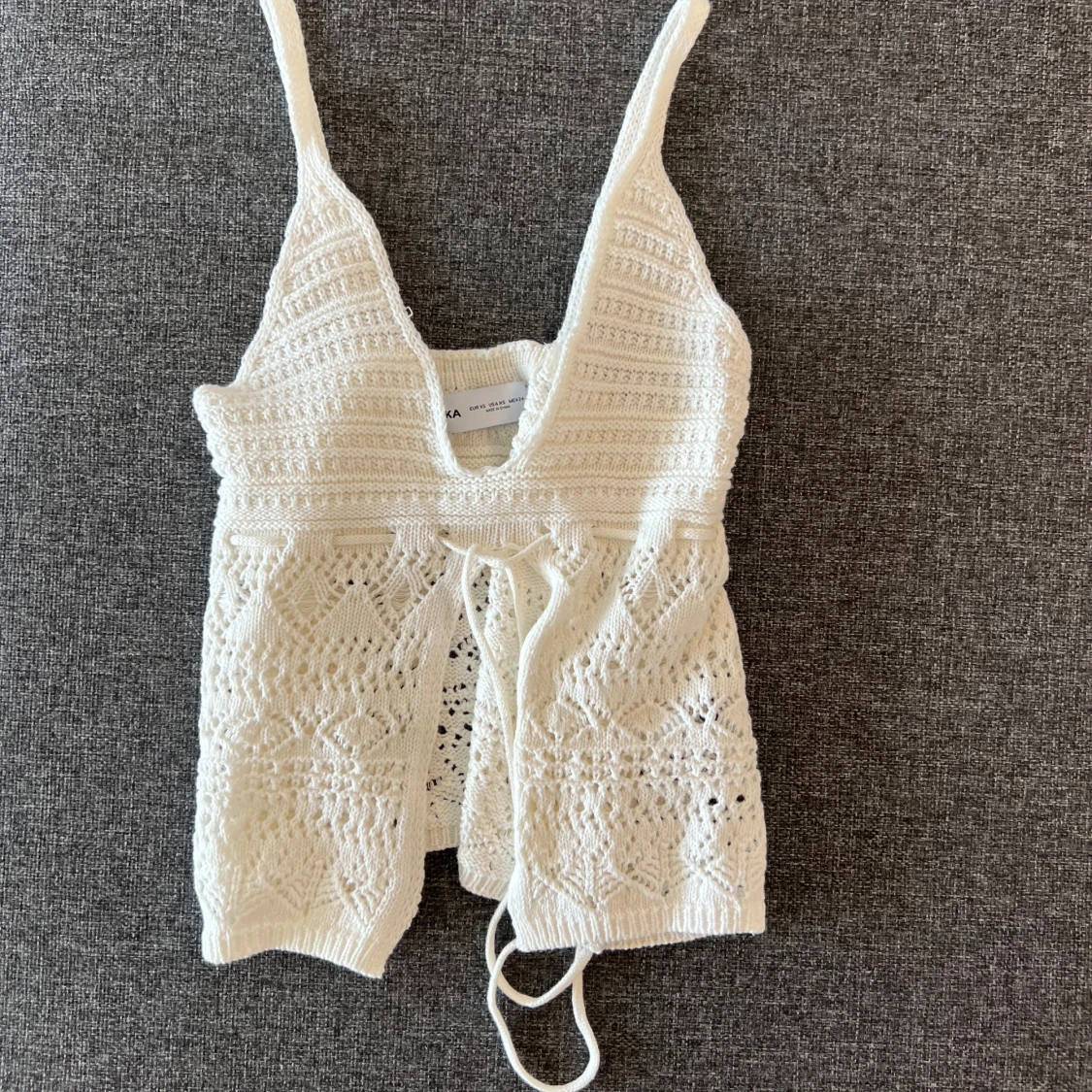 Vit stickad linnetopp från Bershka