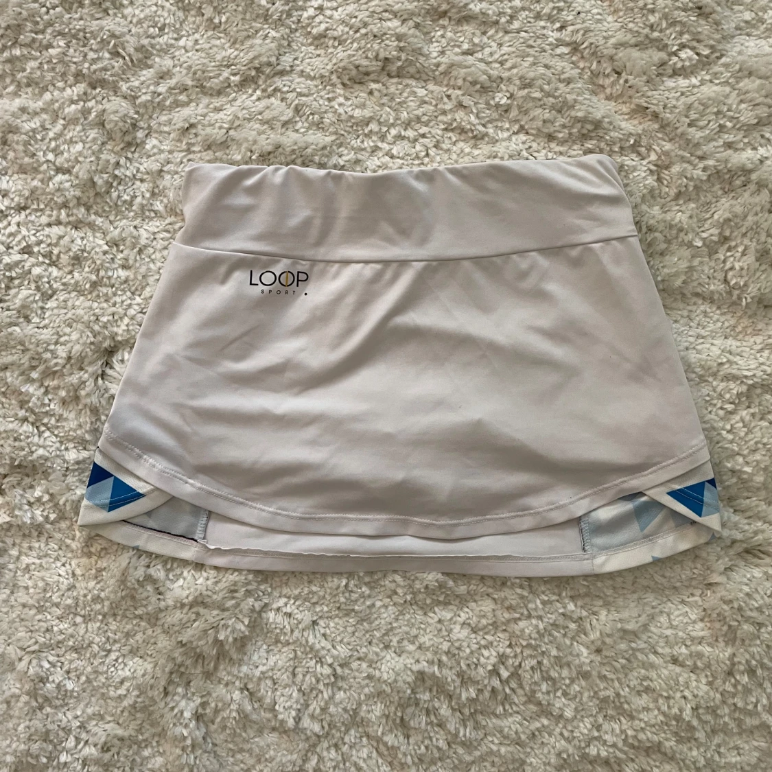 Vit konståkningskjol från Loop Sport