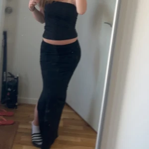 svart långkjol från shein - Långkjol från shein