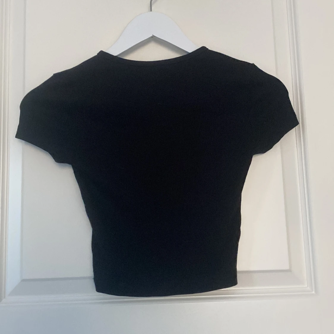 Svart croppad topp från H&M Divided - 1