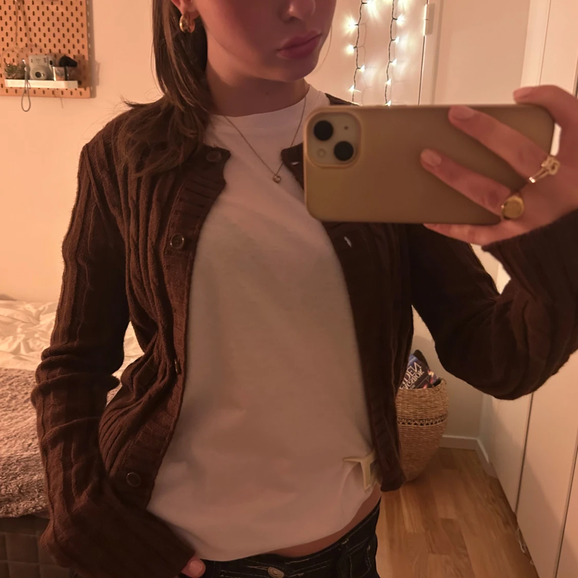 Brun stickad höstkofta med knappar  - 4