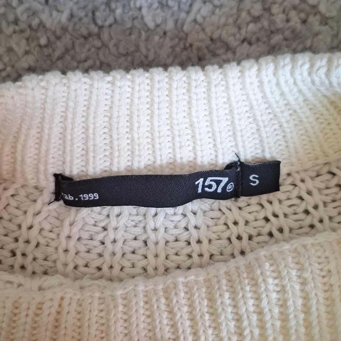 Vit och svart randig stickad tröja lager 157 - 2