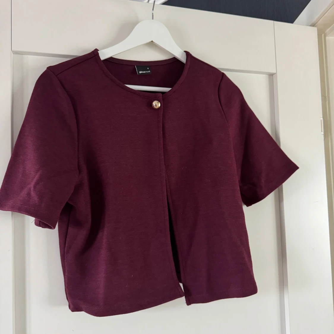 Vinröd cardigan jacka från Gina Tricot - 1