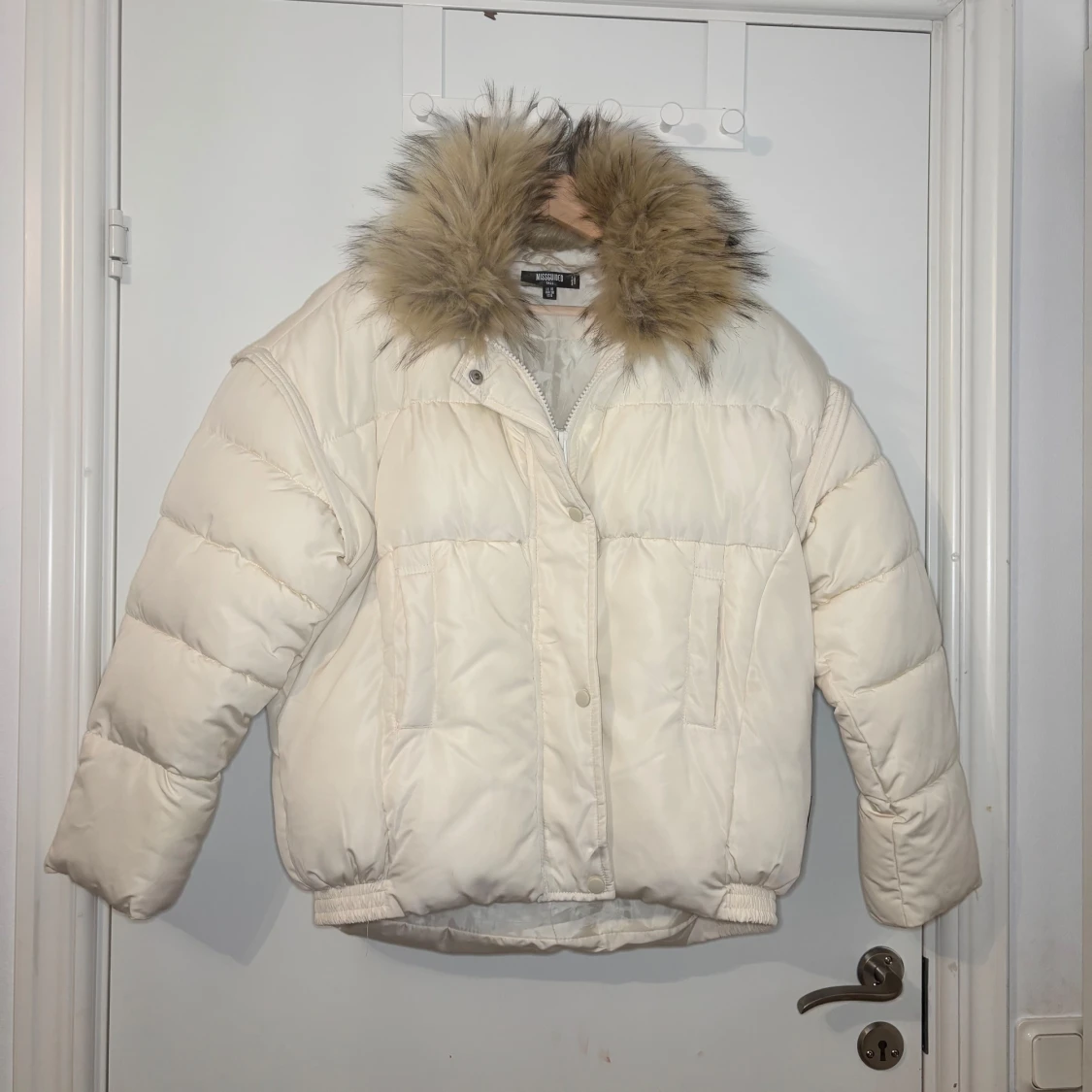 Vit pufferjacka från Missguided