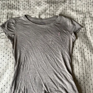 Ralph Lauren baby tee - Jätte gullig Ralph lauren baby tee, sitter som xxs/xs! 