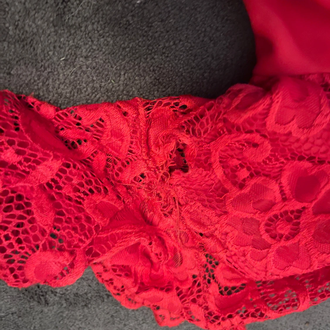 Röd spetsklänning från NLY One - 3