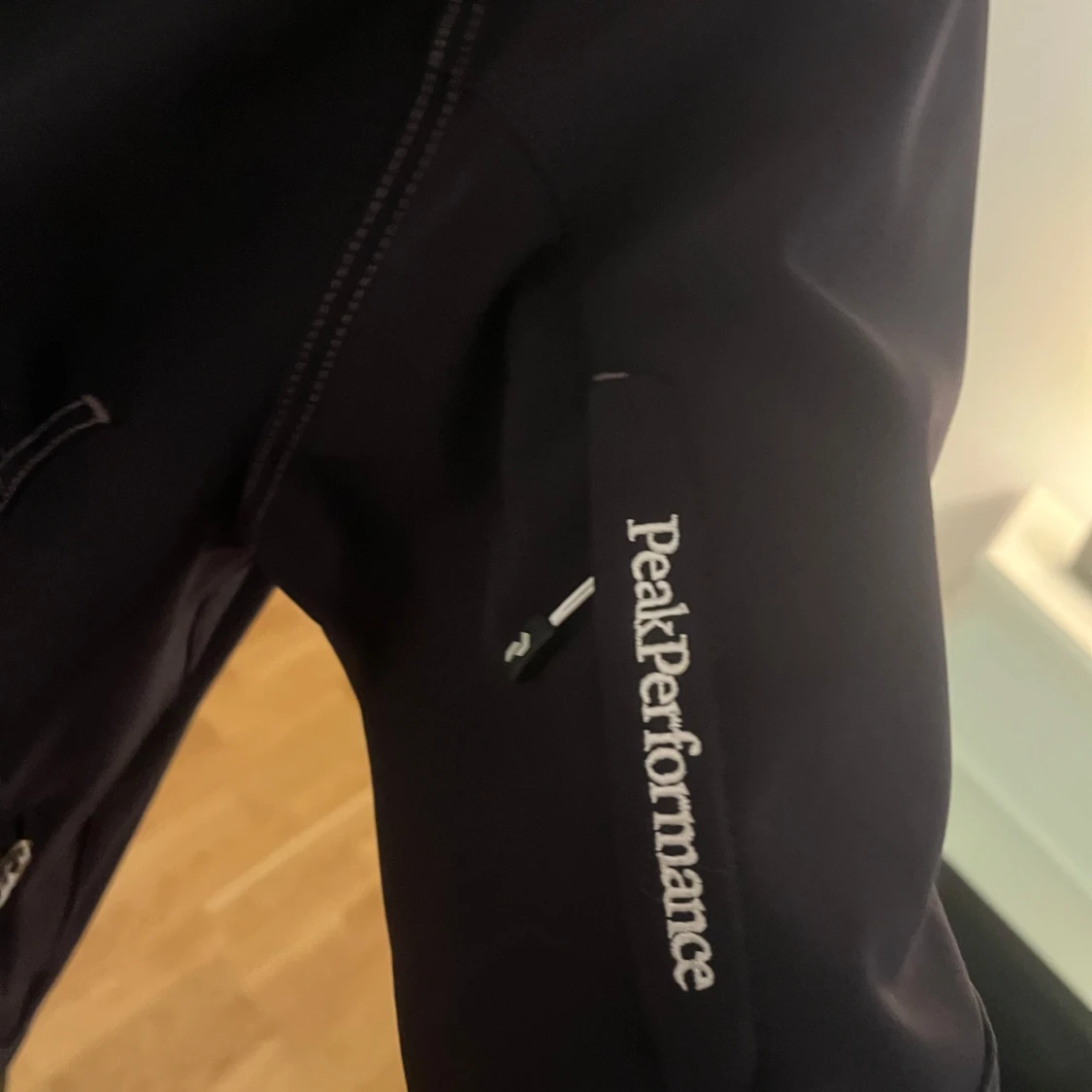 Svart vindjacka Peak Performance S - 2