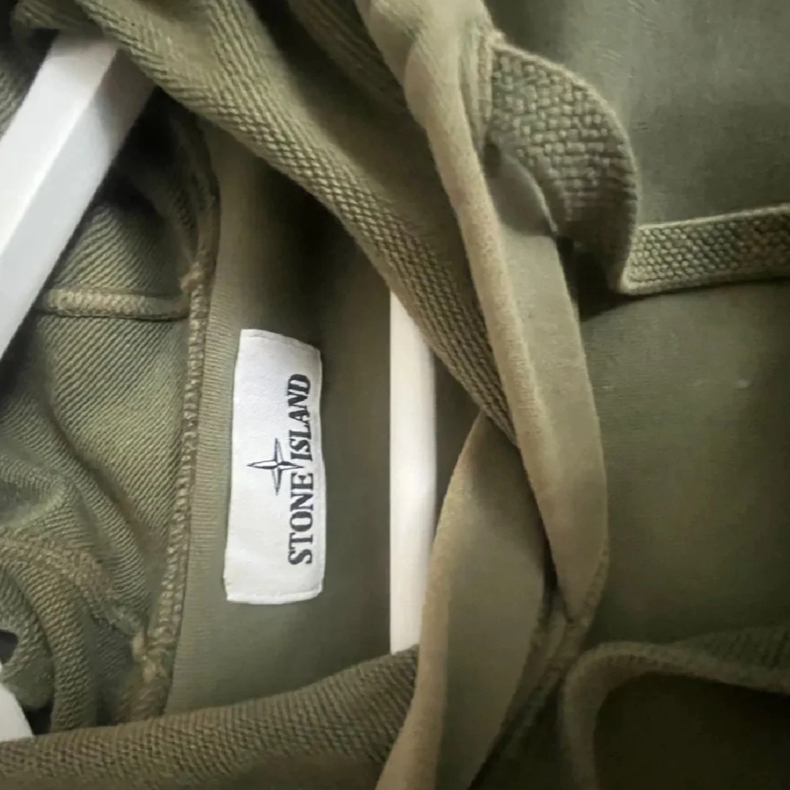Olivgrön hoodie från Stone Island - 1