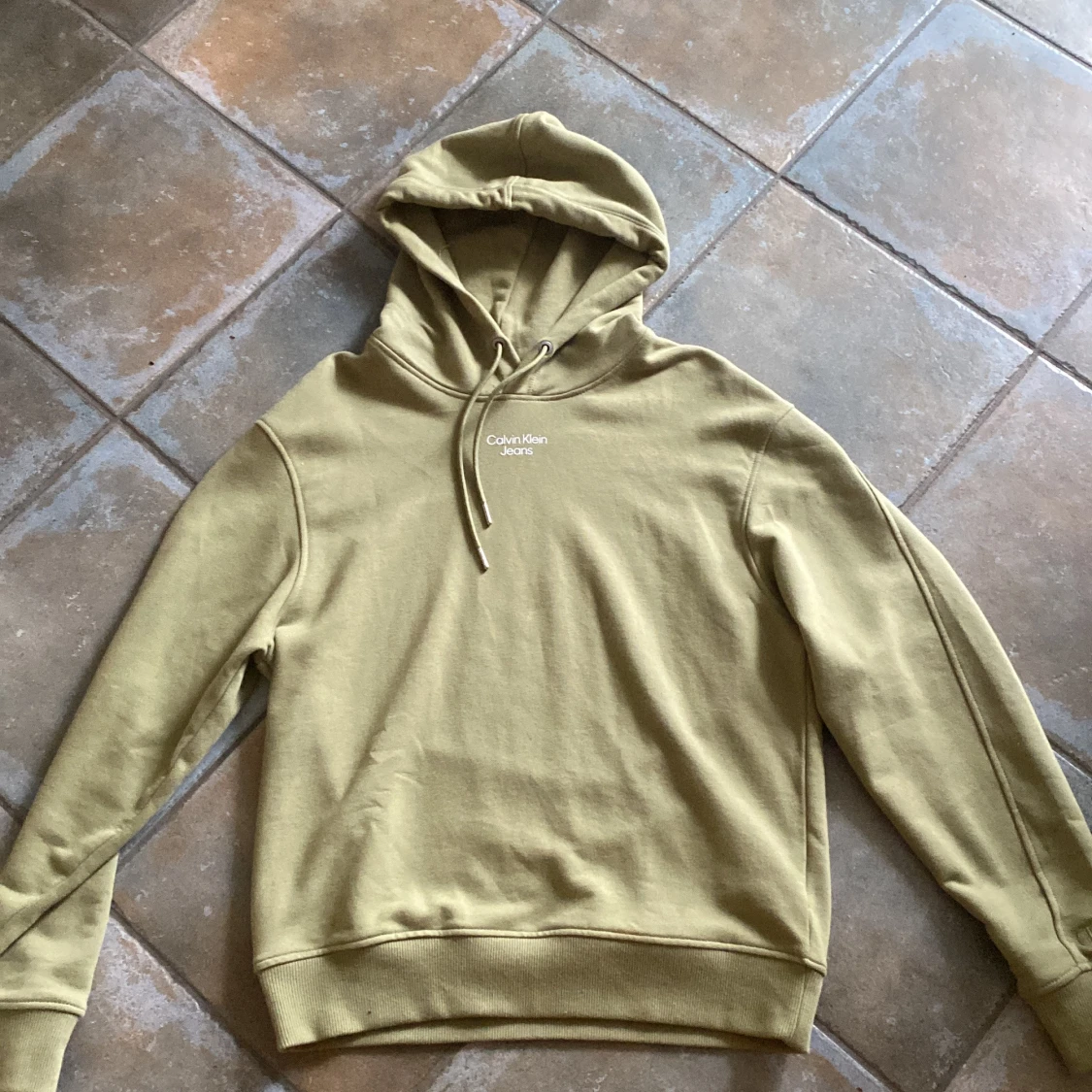 Olivgrön hoodie från Calvin Klein Jeans