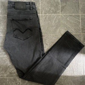 Morris Jeans - Morris Steve Jeans | Skick 7/10|                              Storlek: 32/32                                                                   Tveka inte med att skriva vid funderingar!