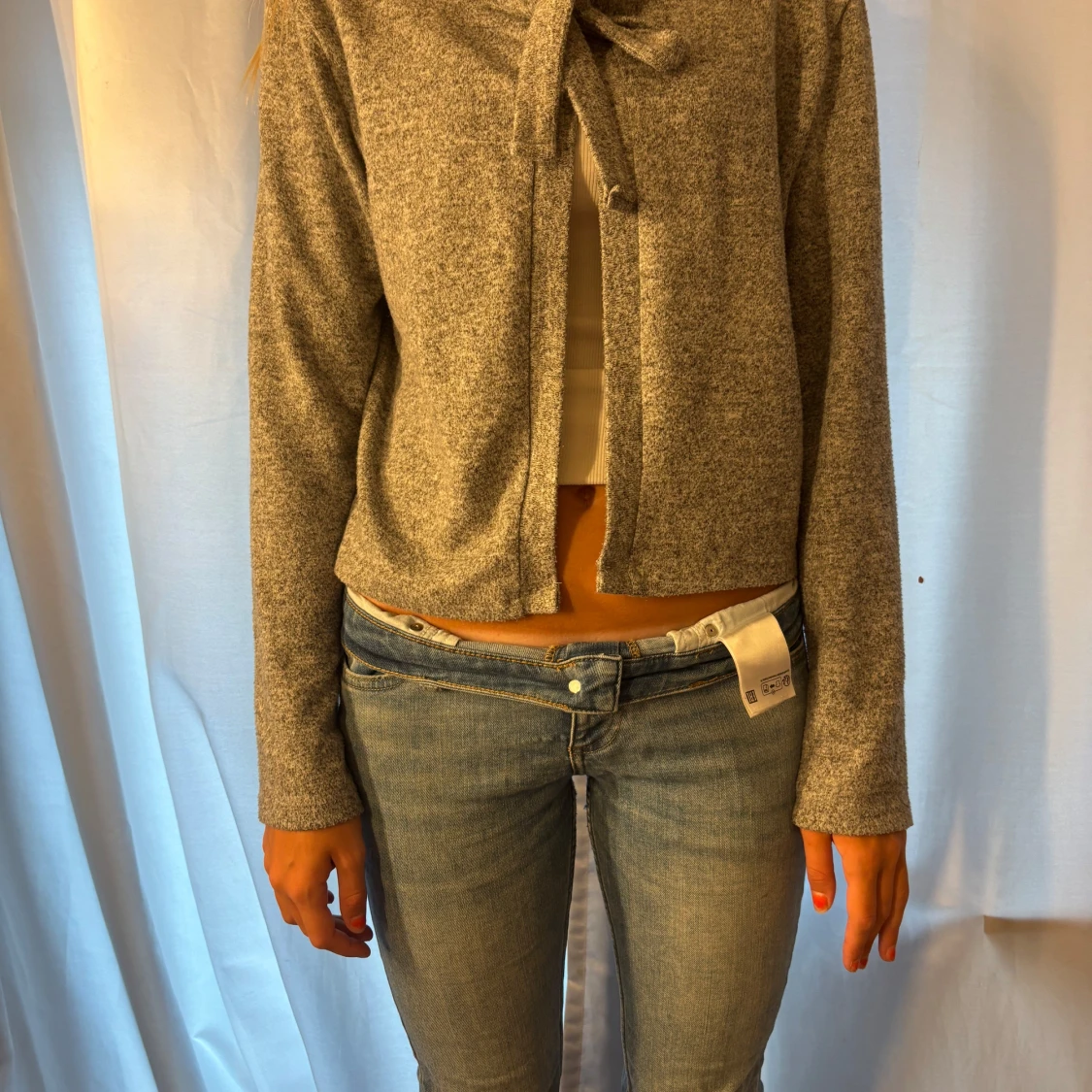 Grå croppad kofta med knyt