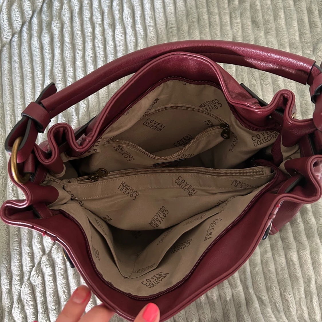 Vinröd axelväska från Coveri Collection - 2