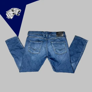 REPLAY ANBASS - Replay Anbass Jeans | Skick: 7/10 (Går nog att tvätta bort - Bild 3) | Strl W33 L30 | Hör av dig om du undrar någonting!