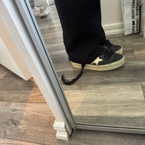 Golden goose  - Snygga svarta Golden goose som inte kommer till användning längre. 💞