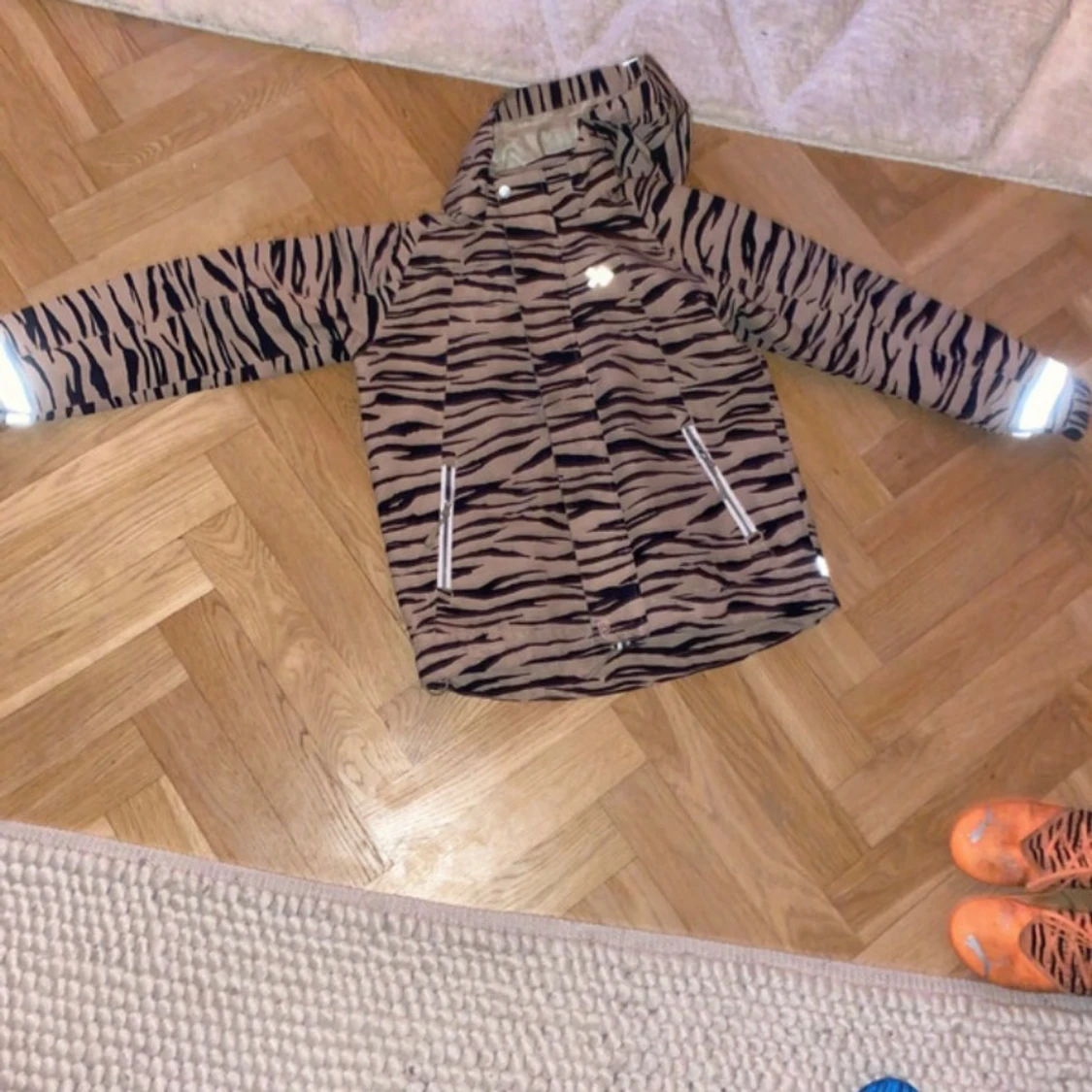 Zebramönstrad vindjacka från 157 Funk