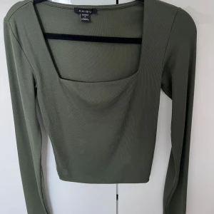 Mörk grön tröja från Newyorker - Använd några gånger . Storlek s 