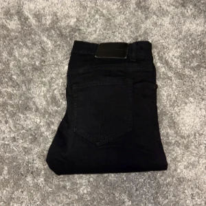 Tiger of sweden jeans - Tiger of sweden jeans i färg svart, storlek W29/L30 och modell Evolve, vilket ger en perfekt och stilren look. Jeansen är k mycket bra skick!