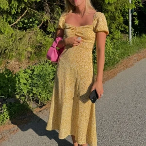 Klänning  - Långklänning för 49 kr💛köparen står för frakt eller så kan jag mötas i Stockholm! 