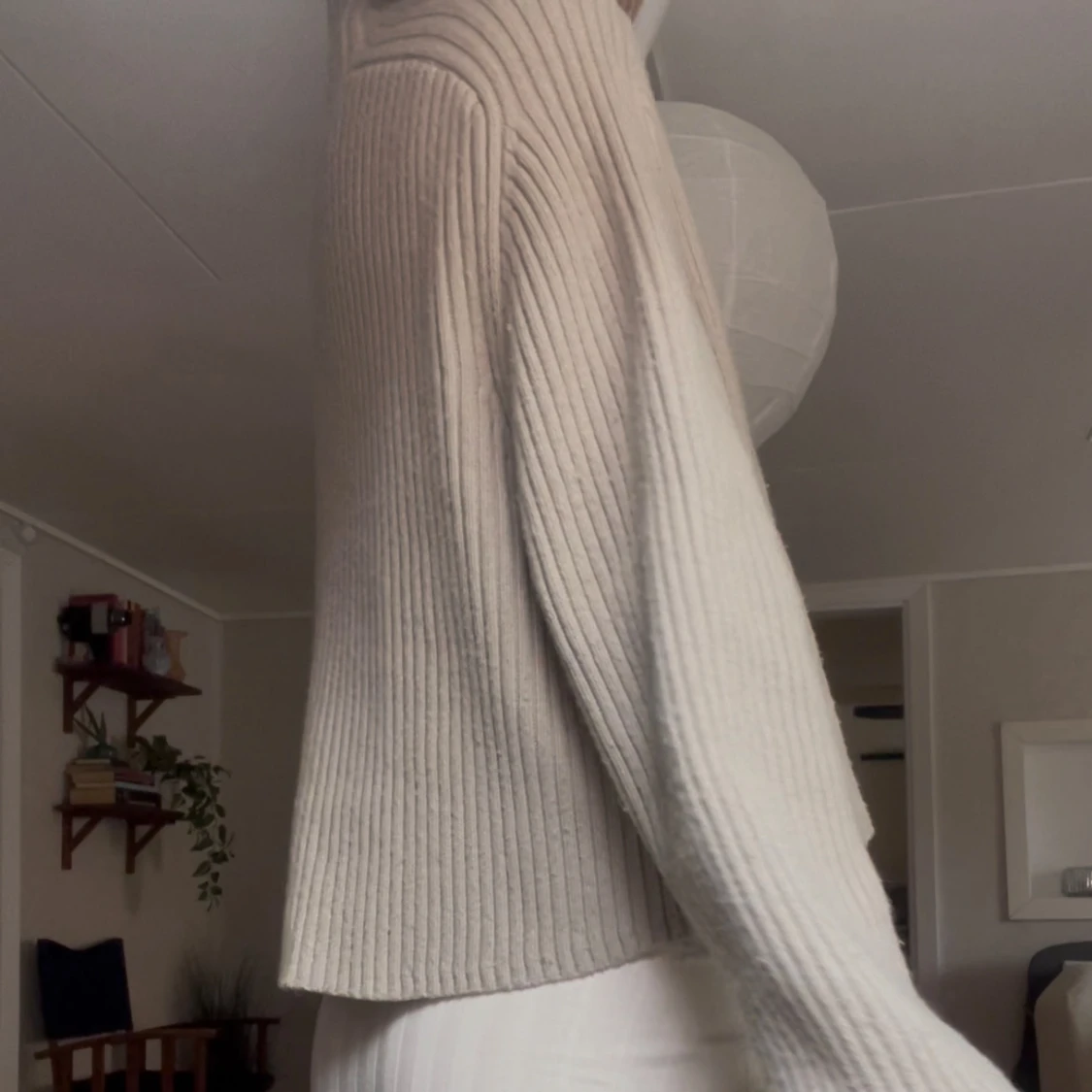 Beige ribbad croppad stickad tröja - 2