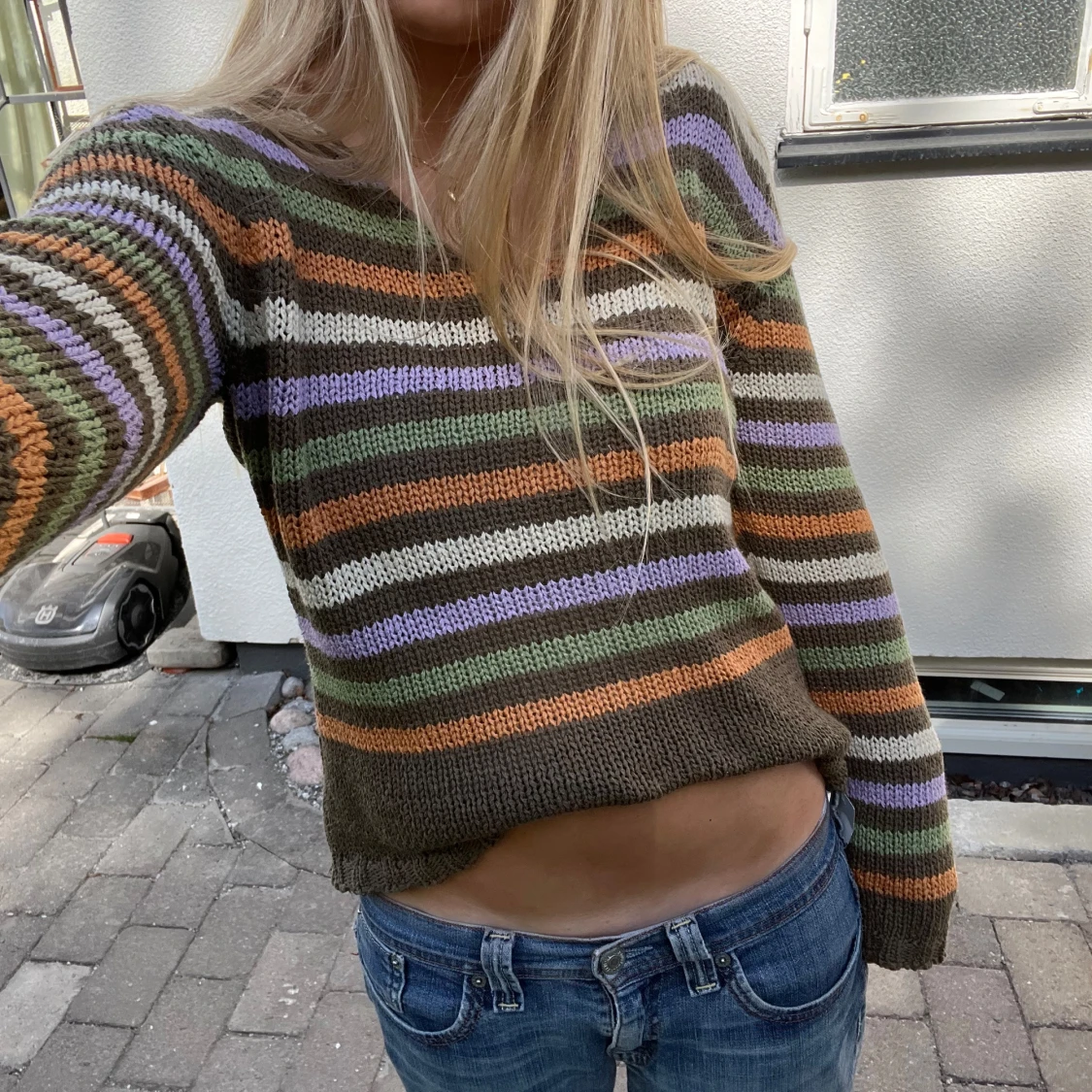 Randig stickad croppad tröja