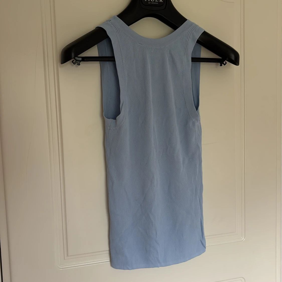 Ljusblå ribbad linnetopp från Zara - 1