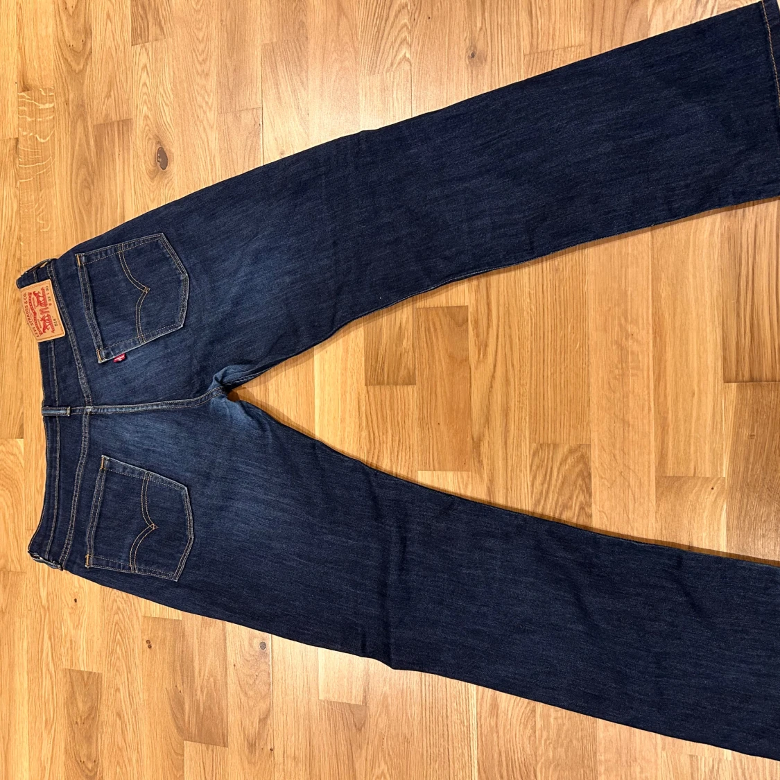 Levi's 514 jeans i mörkblå denim - 2
