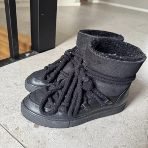 Inuikii skor - Sparsamt använda. Fint skick