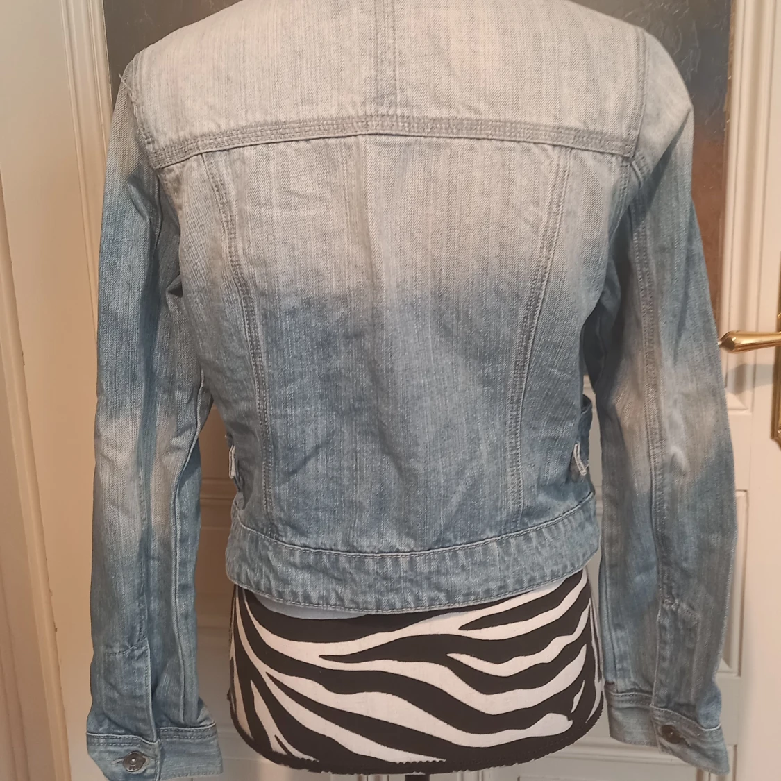 Ljusblå jeansjacka från Renim Extra - 1