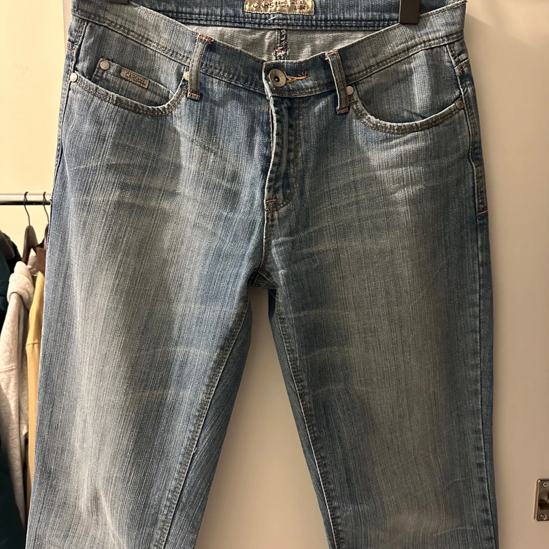 Ljusblå jeansbyxor med normal passform - 2