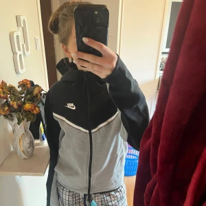 Nike Tech - Herr storlek XS, knappast använd och nypris var 1600kr