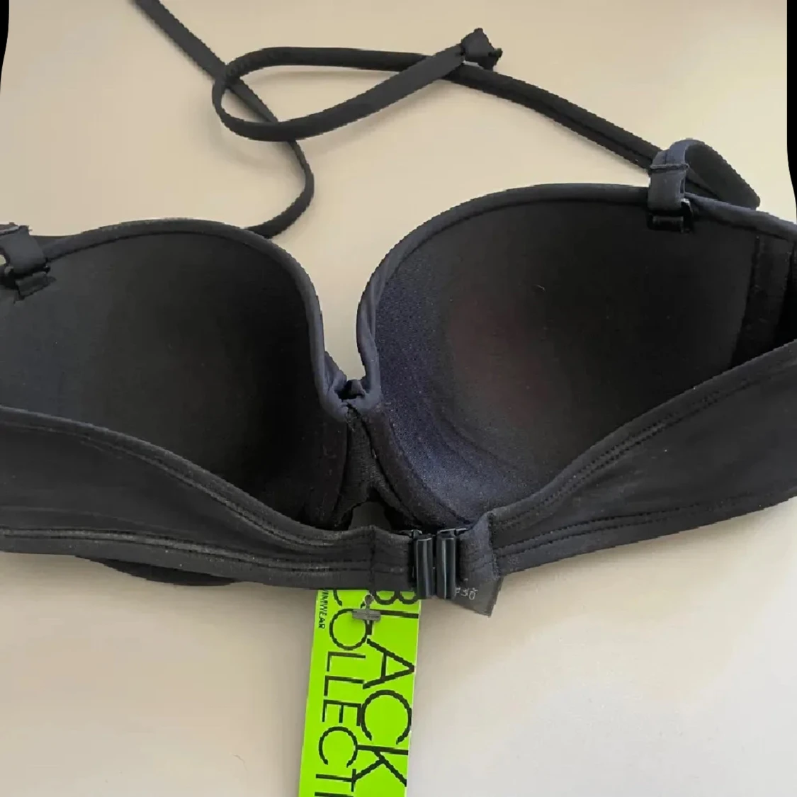 Svart push up bikiniöverdel från Lindex - 1