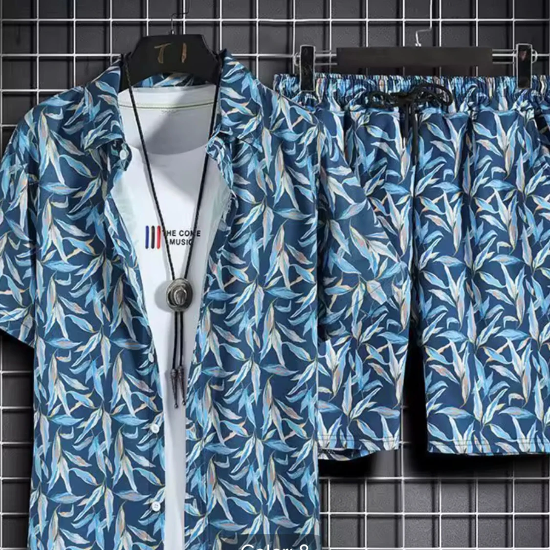 Blå blommig kortärmad skjorta med shorts