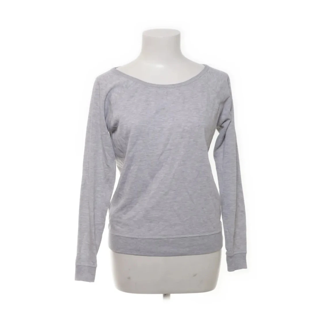 Ljusgrå långärmad tröja
