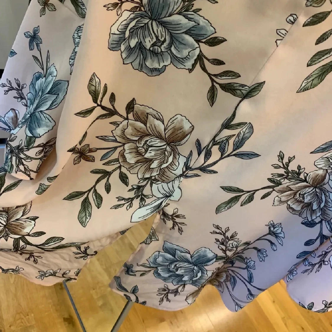 Blommig blus med vida ärmar - 2