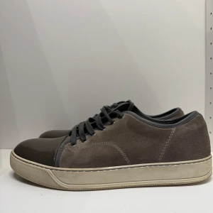 Lanvin cap toe - Lanvin med glansig cap toe! Bra skick. Storlek 44!   Om ni har några frågor eller liknande så är det så hör av er😇