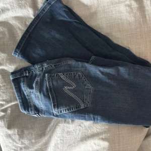 nelly jeans  - köpa på vinted 
