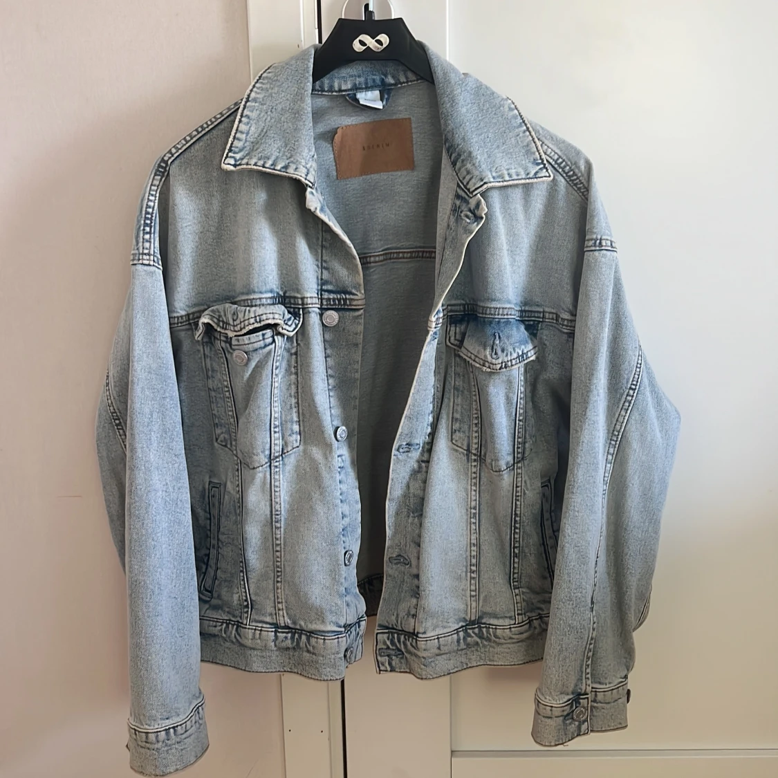 Oversized ljusblå jeansjacka - 2