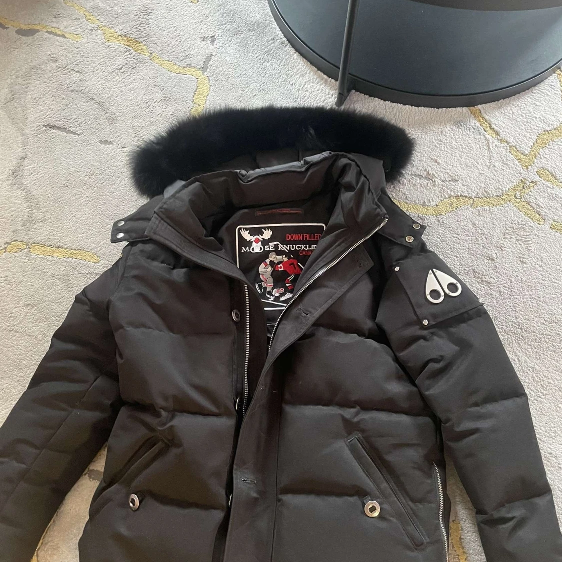 Svart pufferjacka från Moose Knuckles - 2