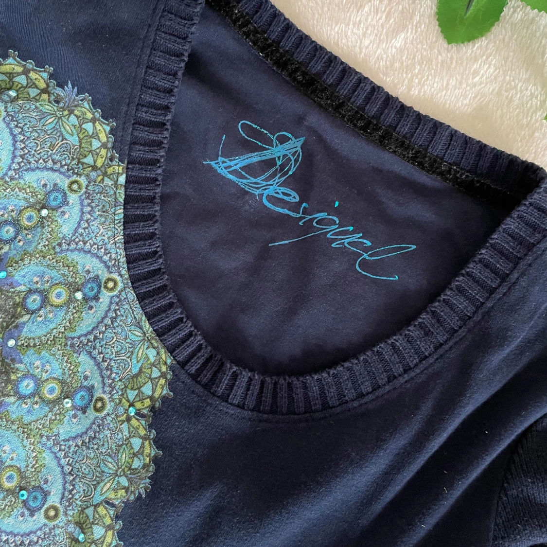 Mörkblå mönstrad tröja från Desigual - 2