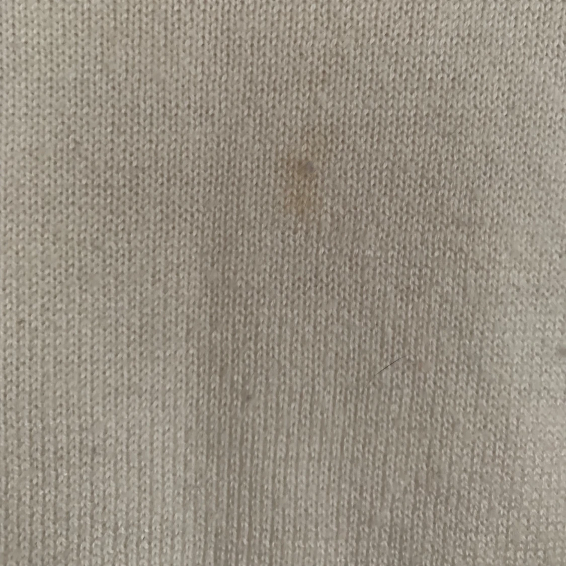 Vit stickad tröja med volangdetaljer💕 - 2