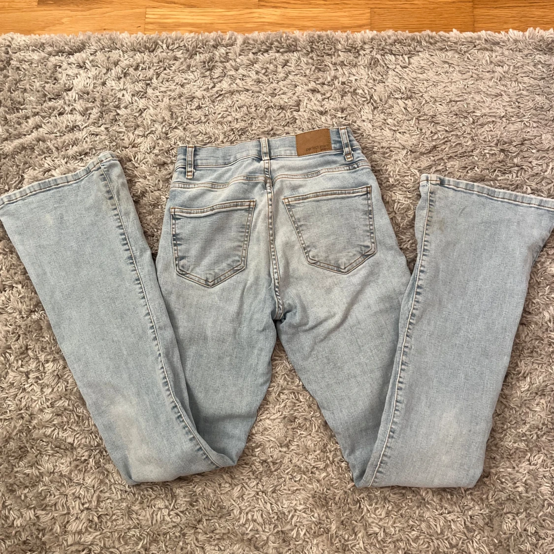 Ljusblå bootcut jeans - 1