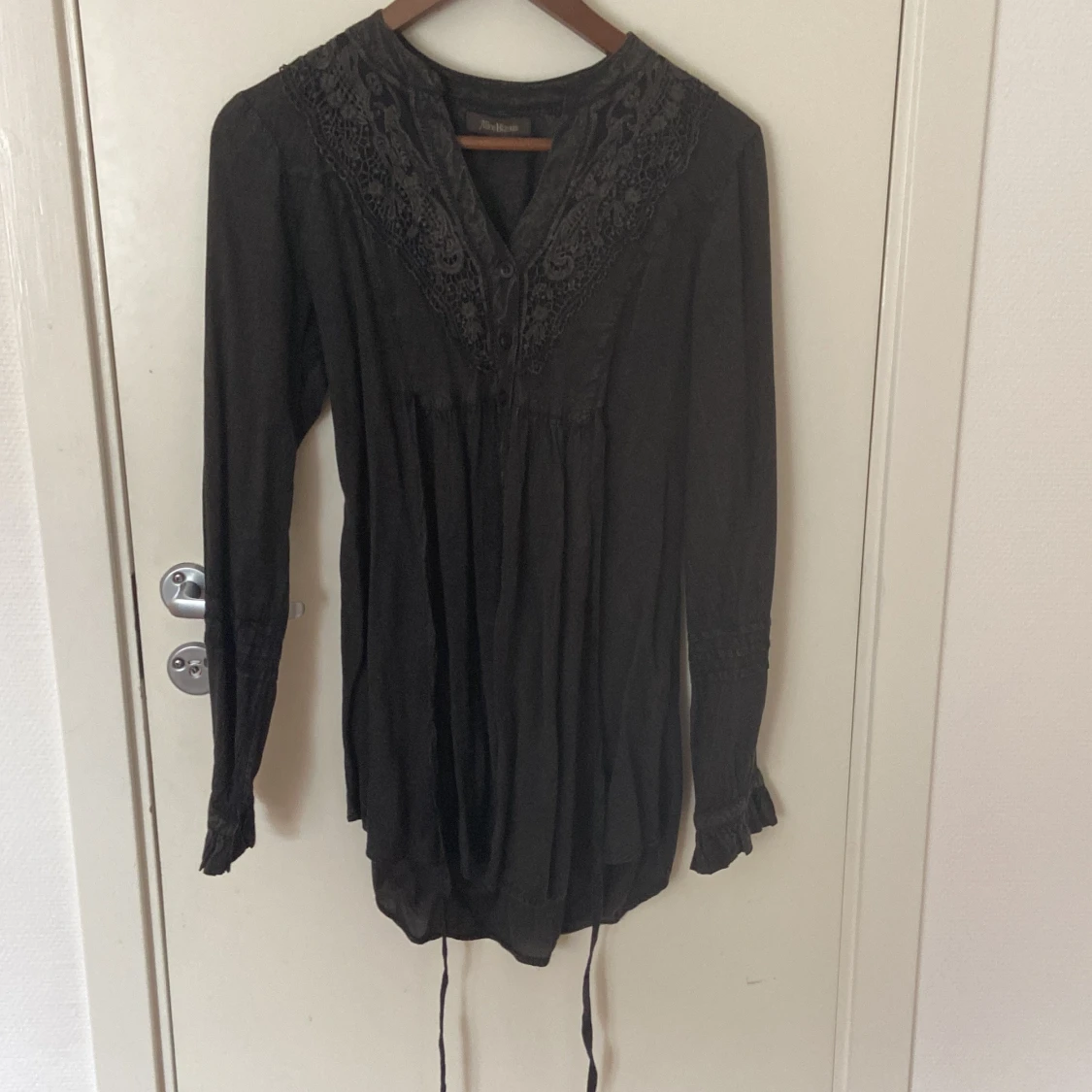 Svart spetsklänning Alice Bizous XS