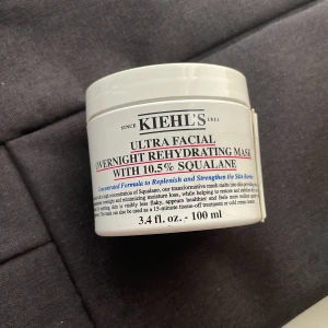 Kiehl's Ultra Facial Mask 100 ml - Ultra Facial Overnight Rehydrating Mask från Kiehl's med 10,5% squalane 100ml.  Ca 80ml nu.  Nypris: 510kr