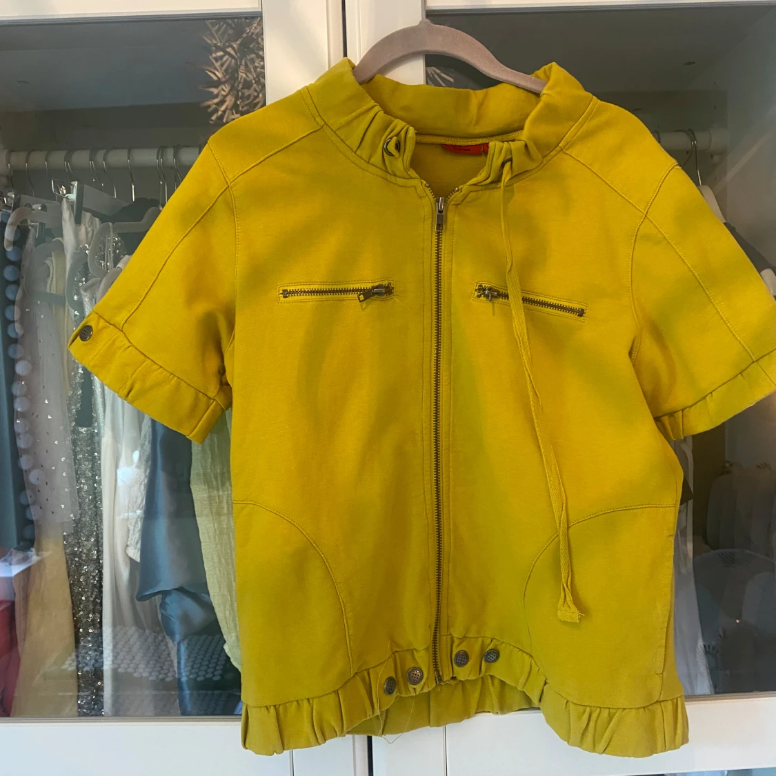 Gul kortärmad kofta/jacka - 1