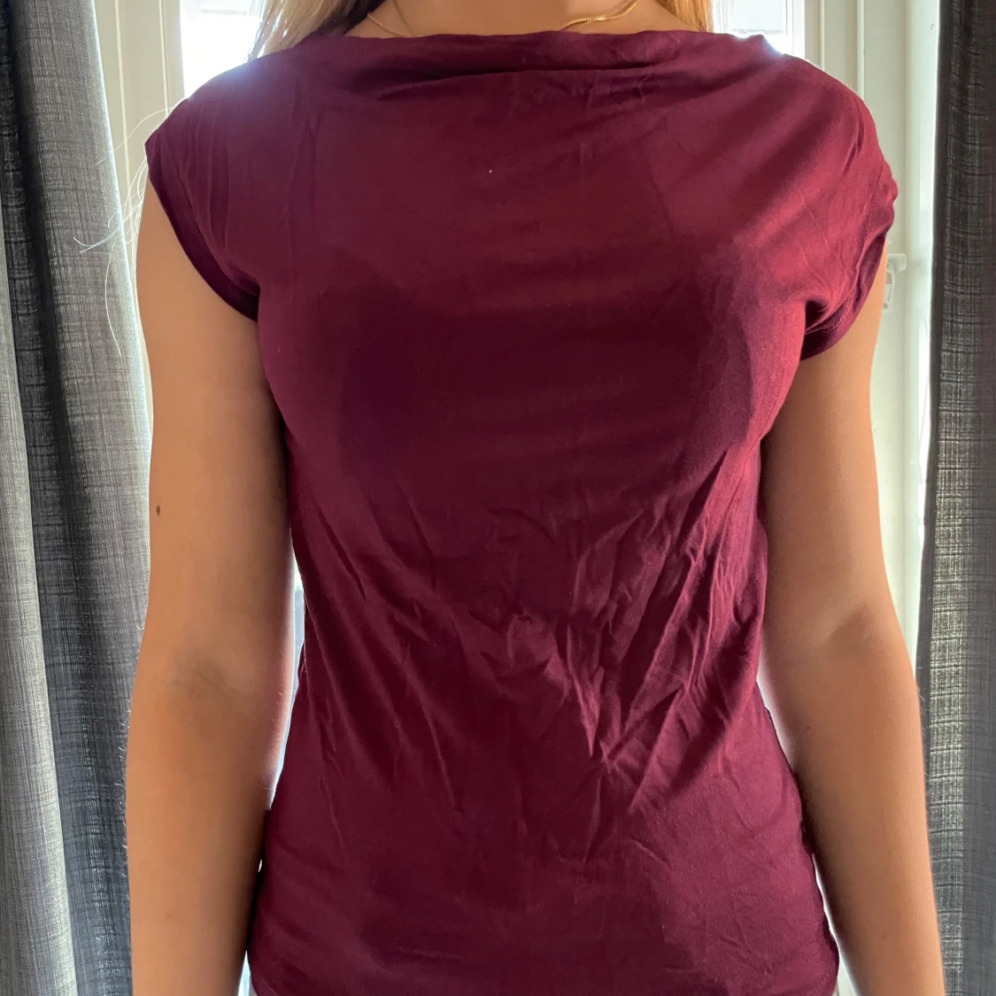 Båtringad vinröd topp kortärmad